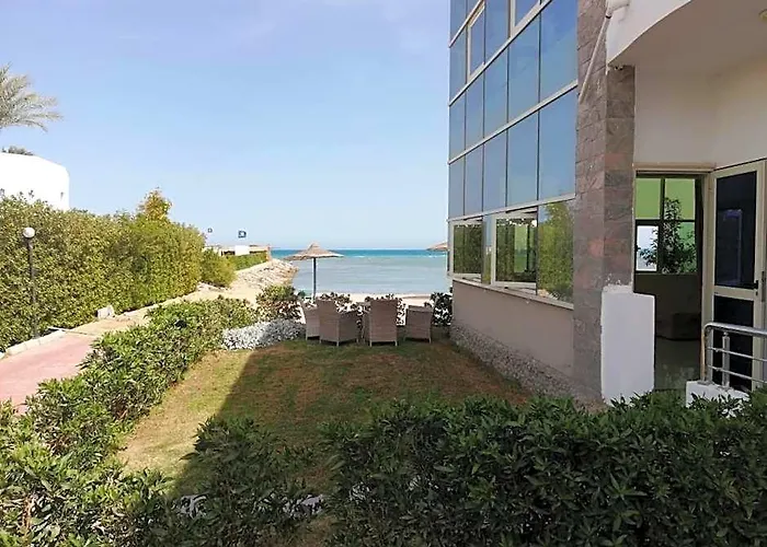 Cecelia Hotel 3*
